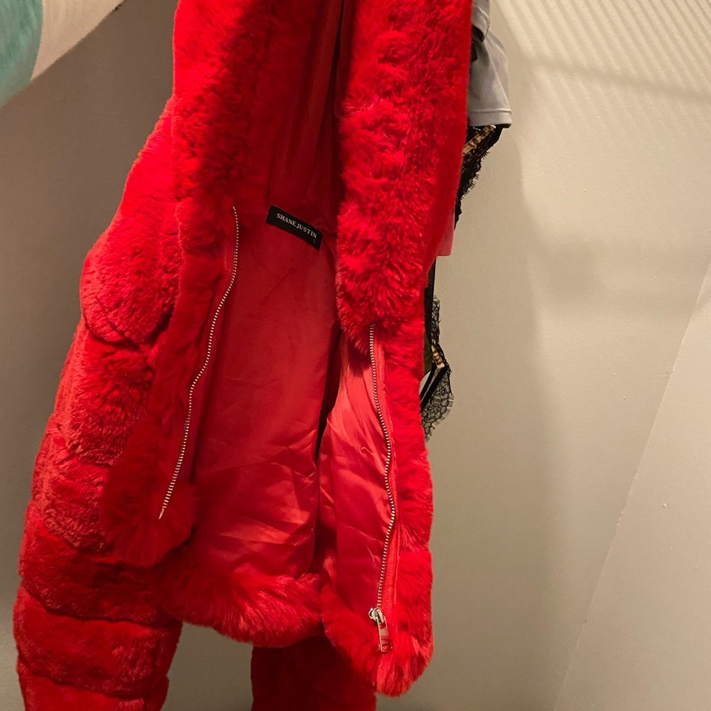 Waist cropped fur coat. Shane Justin